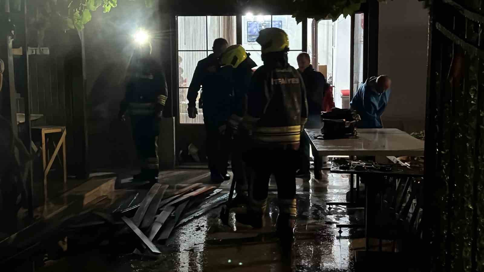 Bolu'da Villanın Bahçesindeki Yangın Panik Yarattı