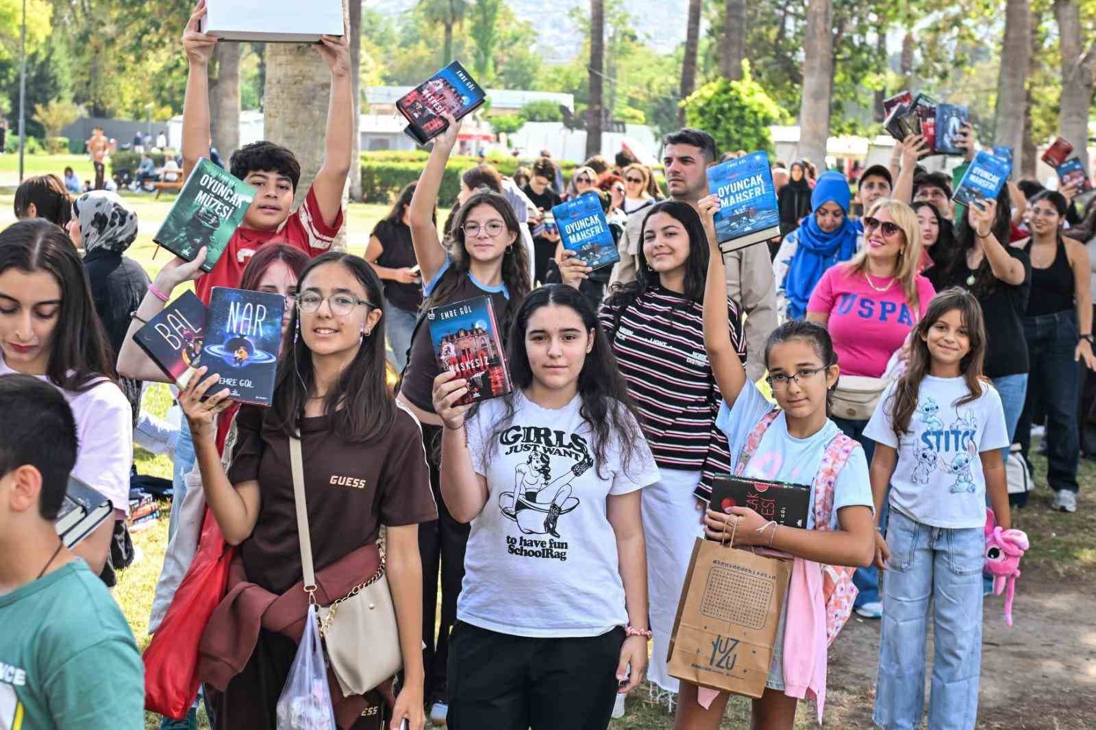Kültürpark’ta kitap ve yazar buluşmaları sürüyor