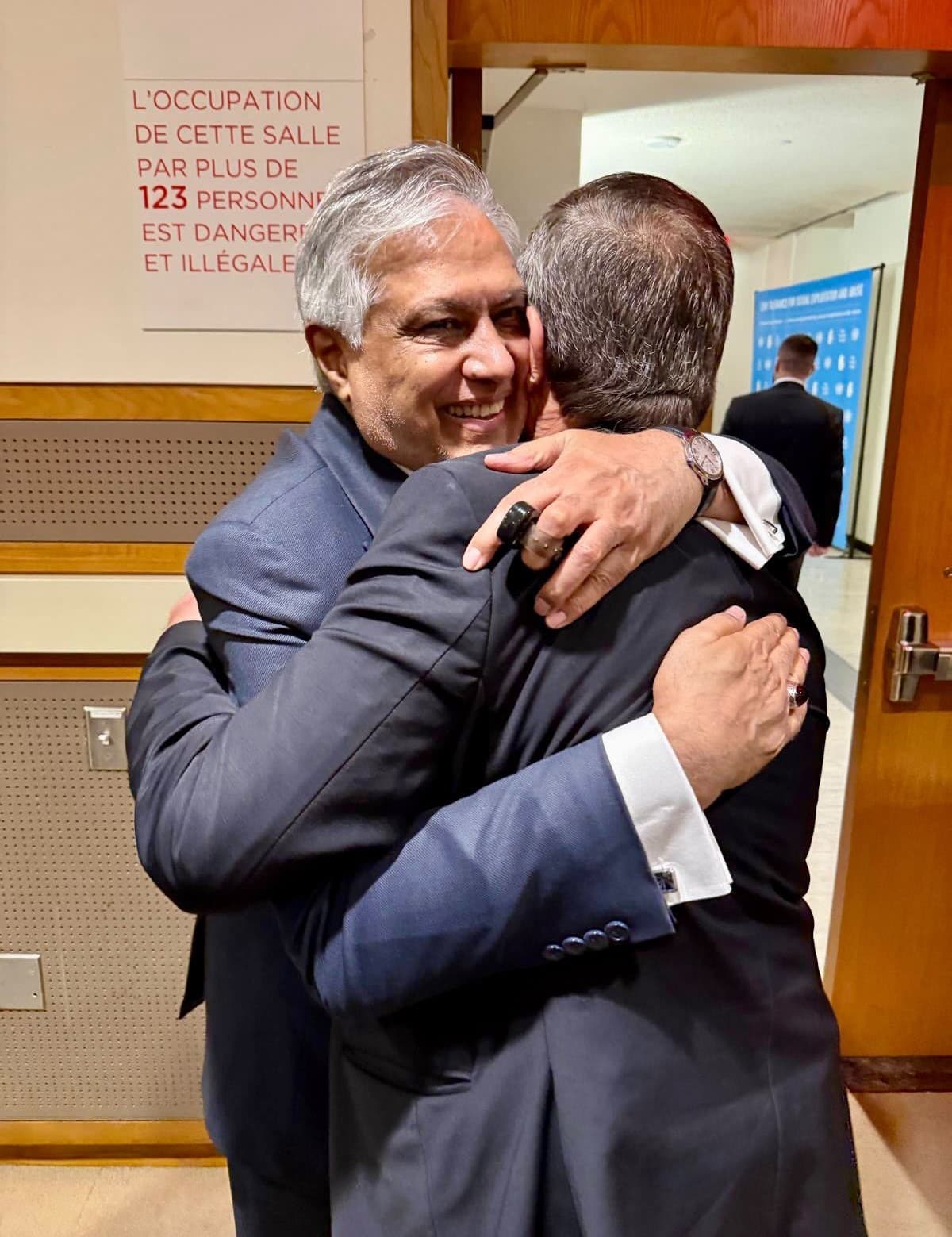 KKTC Dışişleri Bakanı Ertuğruloğlu, Pakistanlı mevkidaşıyla bir araya geldi