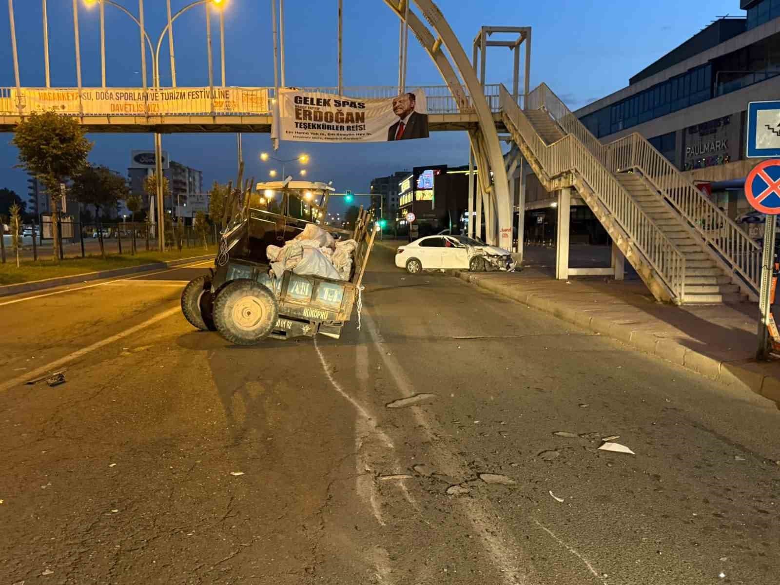 Batman’da traktör ile otomobil çarpıştı: 2 yaralı