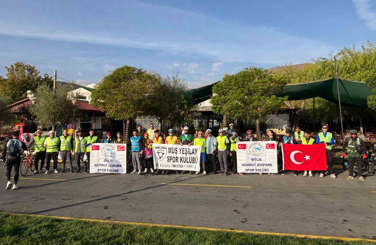 Tatvan’dan Muş’a 100 kilometrelik bisiklet turu