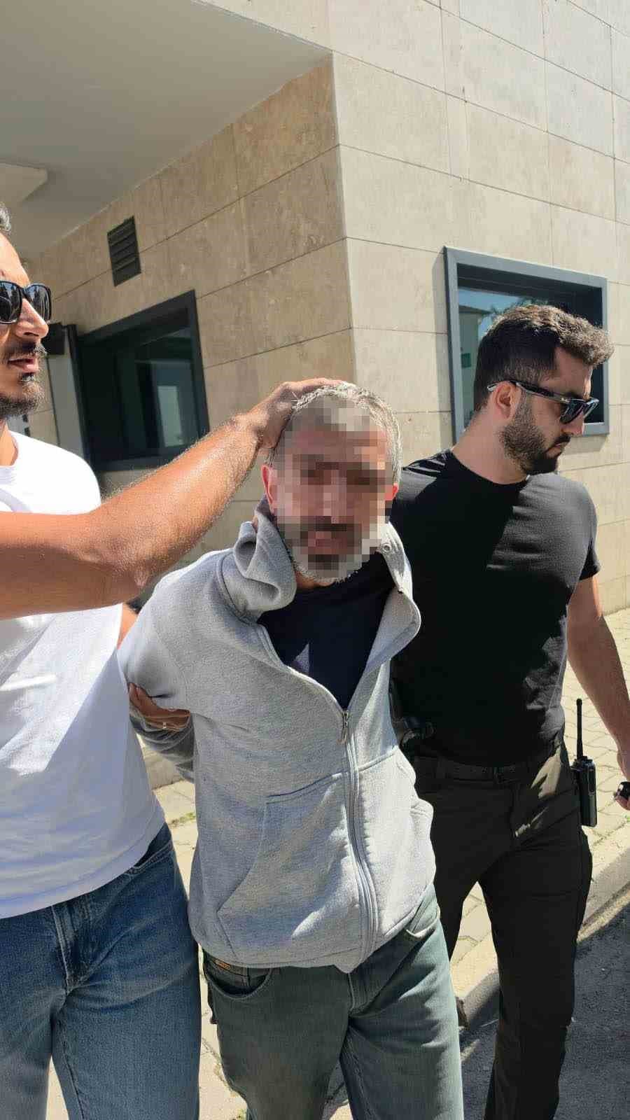 Polis şüphelendi, üzerinden uyuşturucu çıkınca tutuklandı