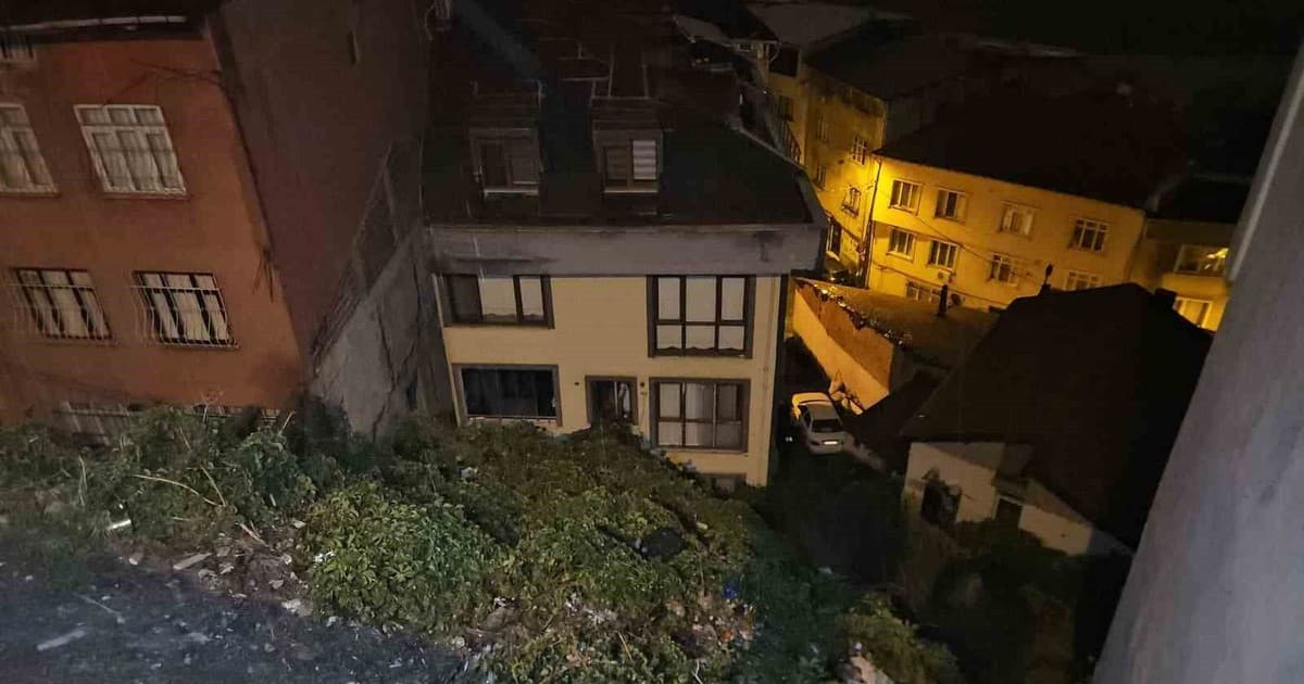Eyüpsultan’da yağmur sonrası toprak kaydı: 25 kişi tedbiren tahliye edildi