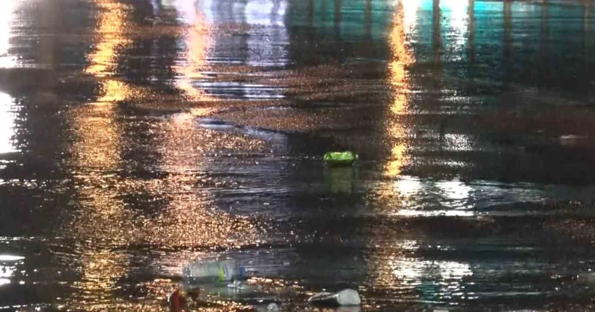 Başkent’te gece saatlerinde sağanak yağış: Kanalizasyon taştı, binaları su bastı