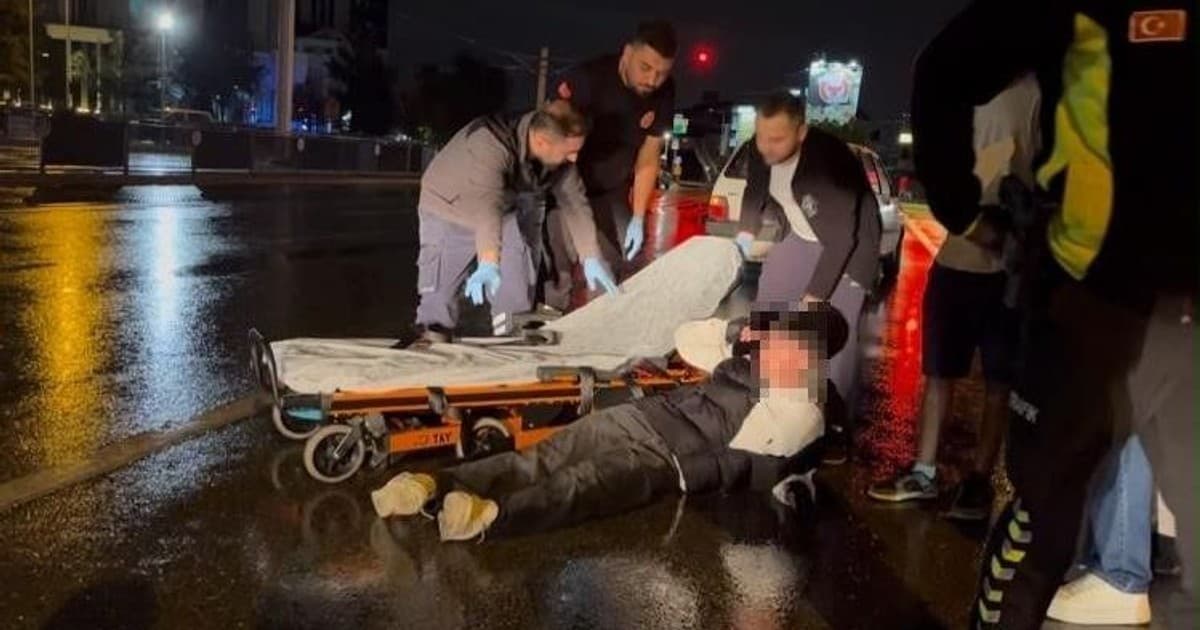 Bursa’da yağışlı havada motosiklet devrildi: Yaralının rahat tavırları dikkat çekti