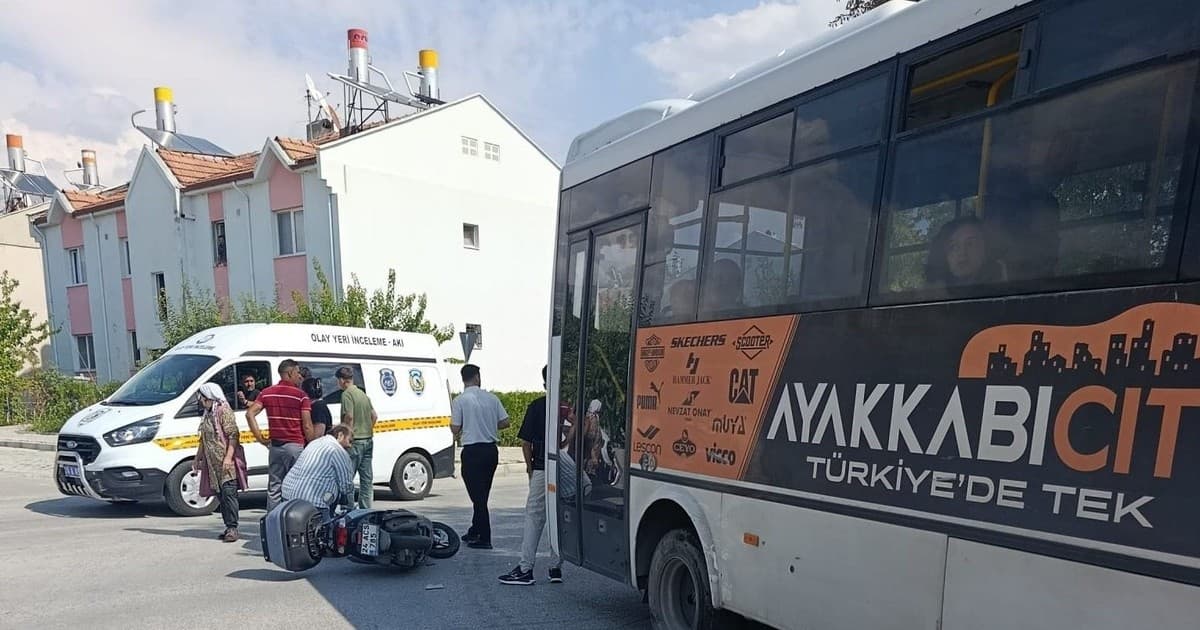 Erzincan’da midibüs ile motosiklet çarpıştı: 1 yaralı