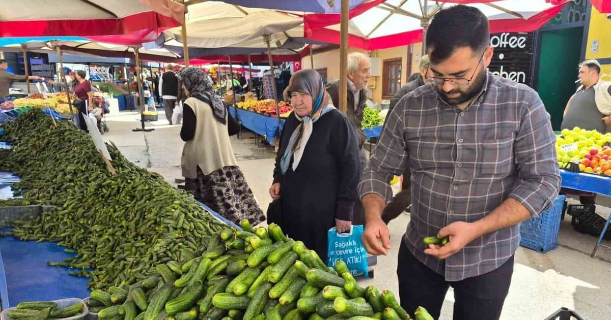 Pazarda turşu mesaisi başladı