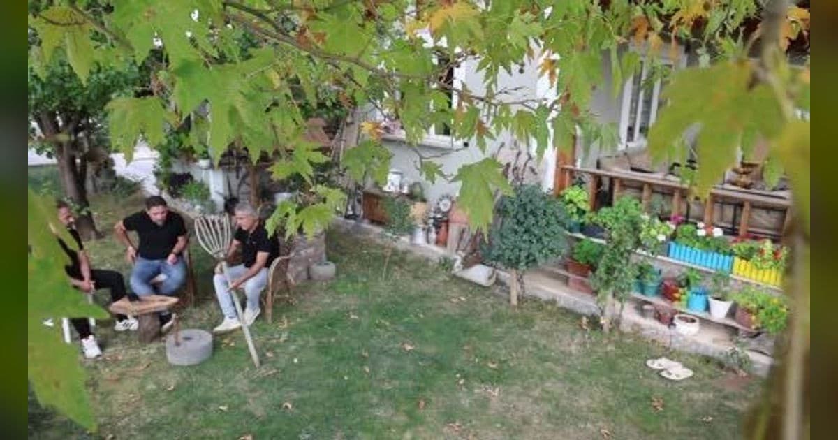 Asırlık tarım aletlerini topladı, bahçesini kültür sergisine dönüştürdü