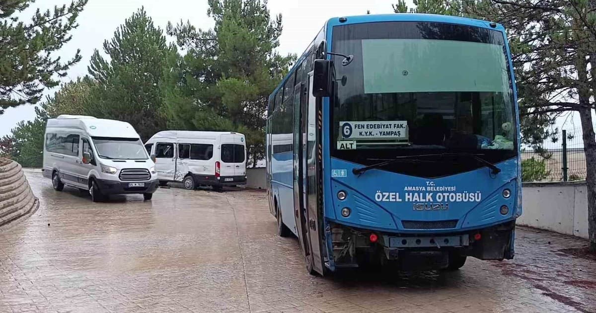 Amasya’da halk otobüsü ile servis minibüsü çarpıştı: 4 öğrenci yaralı