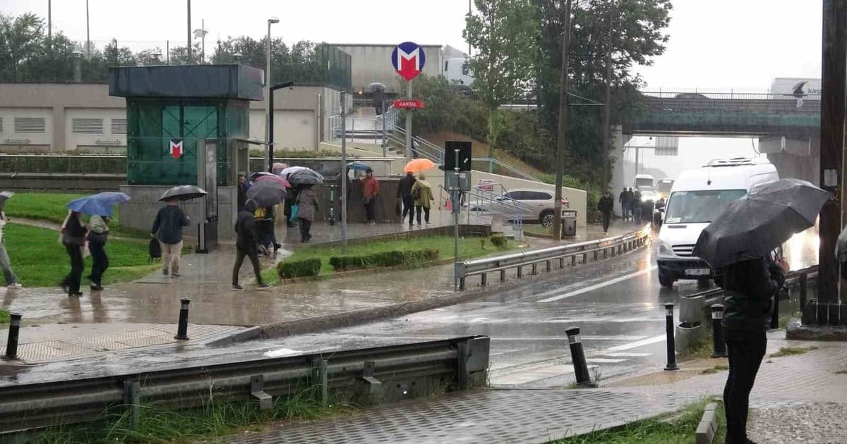 Anadolu Yakası’nda gece başlayan yağış sabah saatlerinde de etkisini sürdürdü