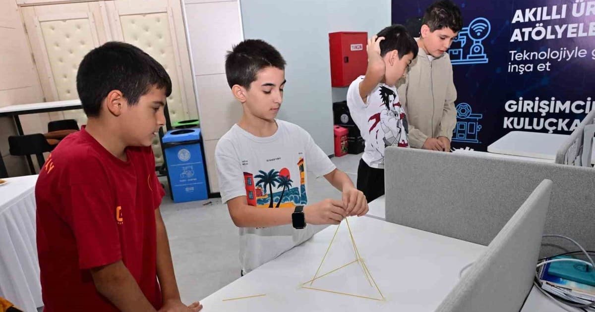 Akademi Manisa’da gençlere robotik ve mühendislik deneyimi
