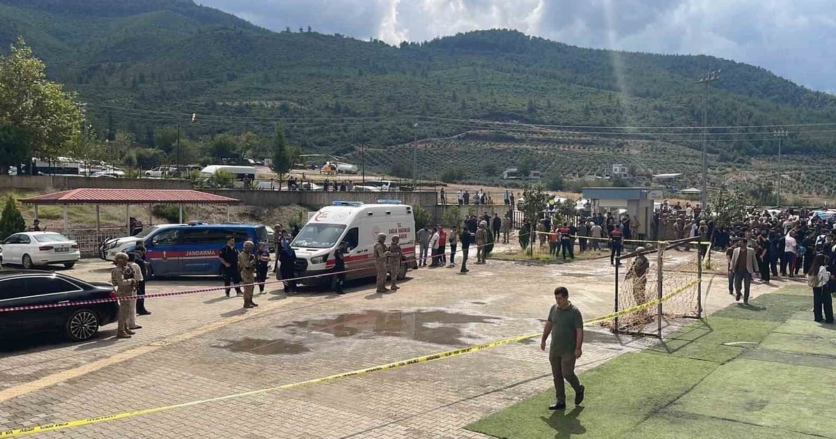 Osmaniye Valisi Serdengeçti: "Öncelikle başımız sağ olsun, saldırıya uğrayan öğretmenimiz maalesef hayatını kaybetti"