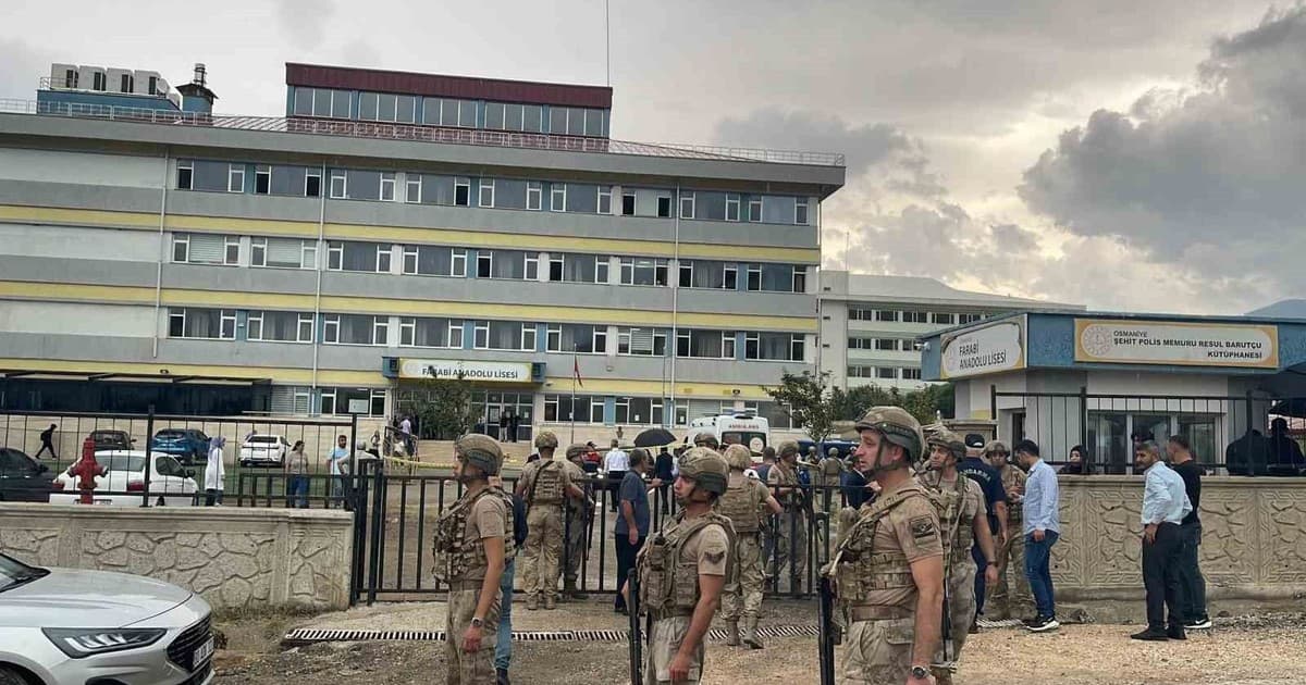 Lisede korku dolu anlar: Silahla vurulan öğretmen öldü