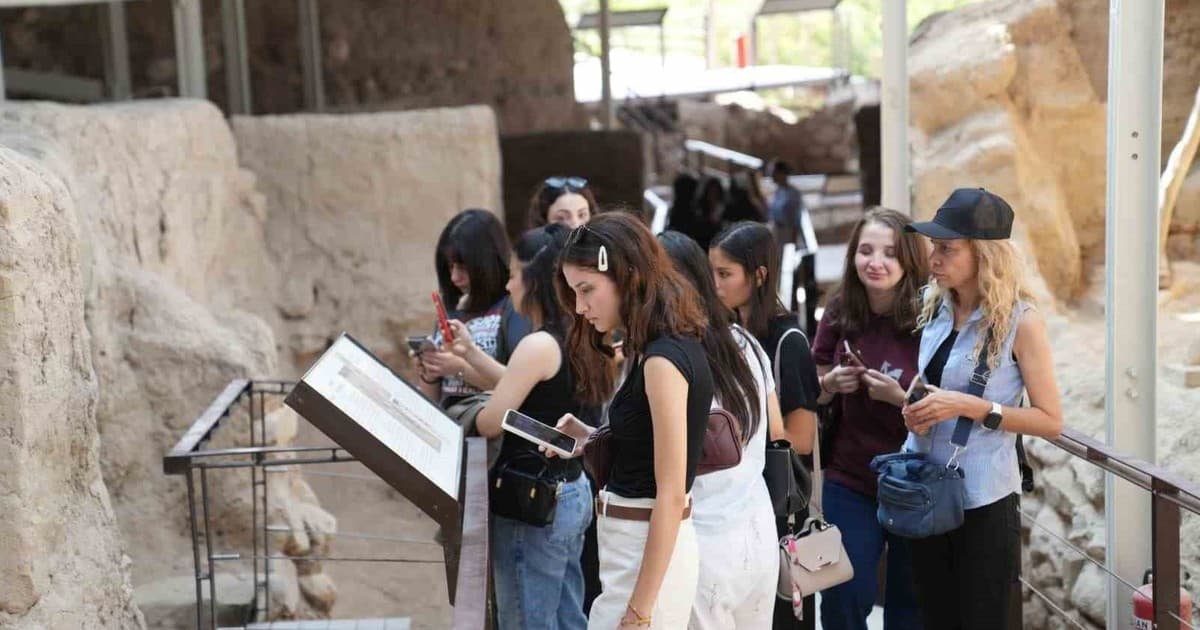 Battalgazi Belediyesi’nden üniversitelilere tarih ve kültür gezisi