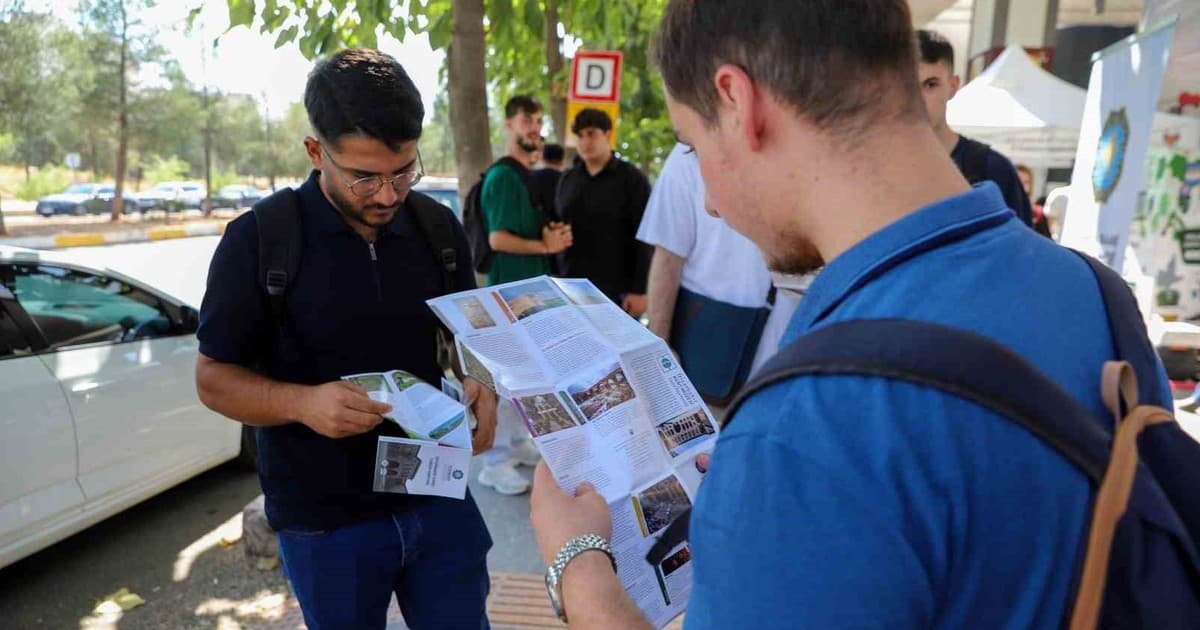 Diyarbakır’da üniversite öğrencileri ‘Hoş geldin’ standında karşılanıyor