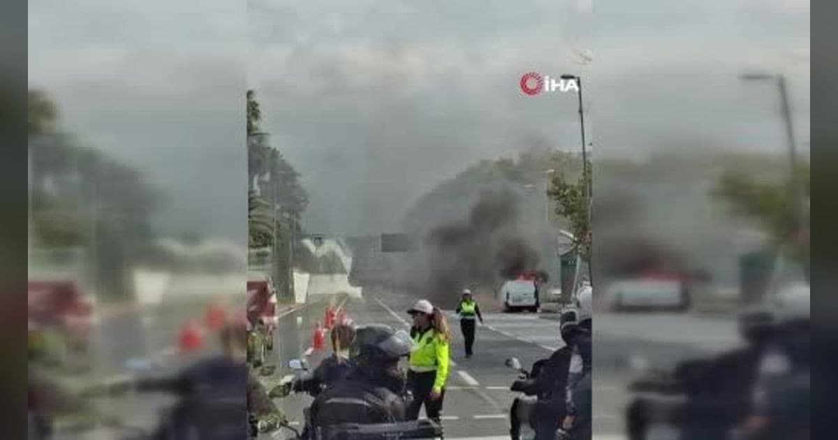 Fatih’te araç alev alev yandı
