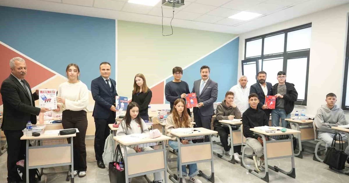 Yenişehir’de üniversite adaylarına 3 bin kitap desteği