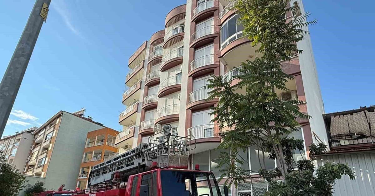 Antalya’da balkonda çıkan yangın korkuttu