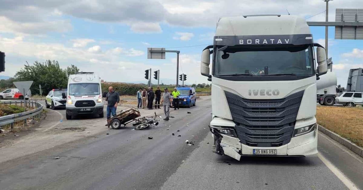 Manisa’da sepetli motosiklet tırla çarpıştı: 1 ölü