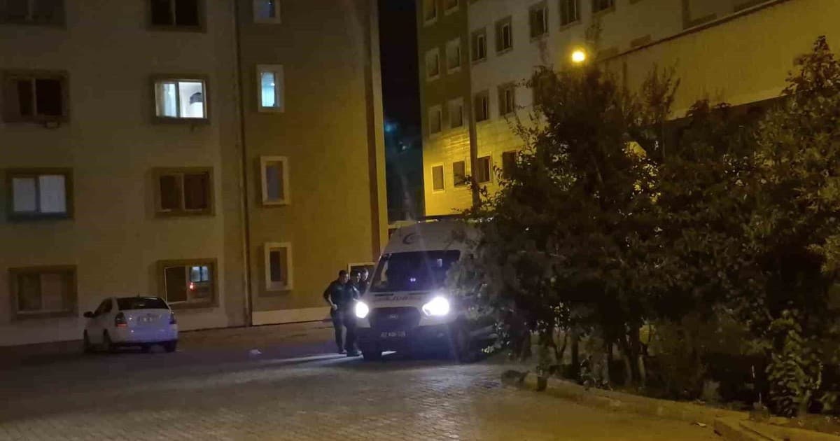 Yurtta kalan iki öğrenci gıda zehirlenmesi şüphesiyle hastaneye kaldırıldı