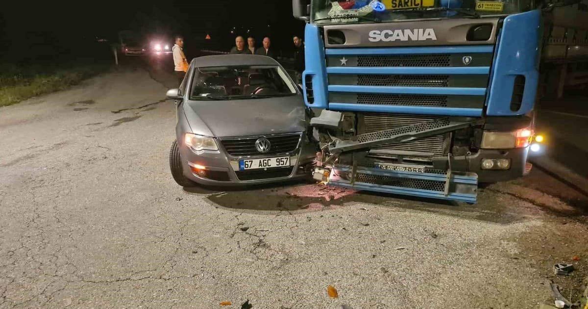Zonguldak’ta tır ile otomobil çarpıştı