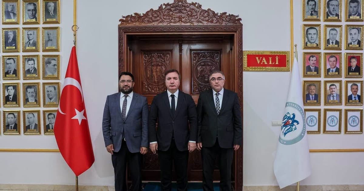 Vali Aydoğdu, eski ve yeni il müftülerini kabul etti