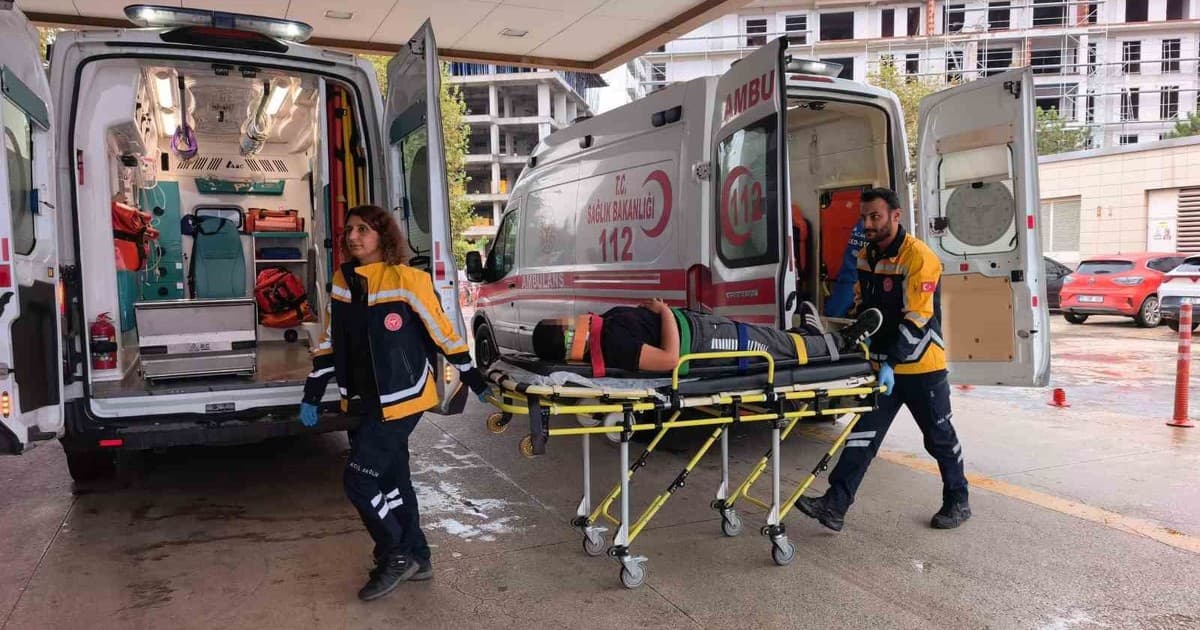 12 yaşındaki çocuk merdiven boşluğuna düştü