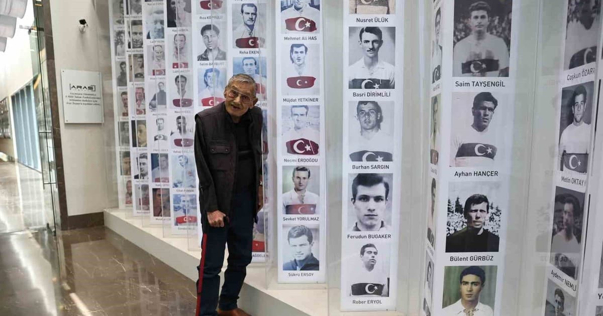 Fenerbahçe ve Türk futbolunun unutulmaz kalecilerinden Şükrü Ersoy hayatını kaybetti