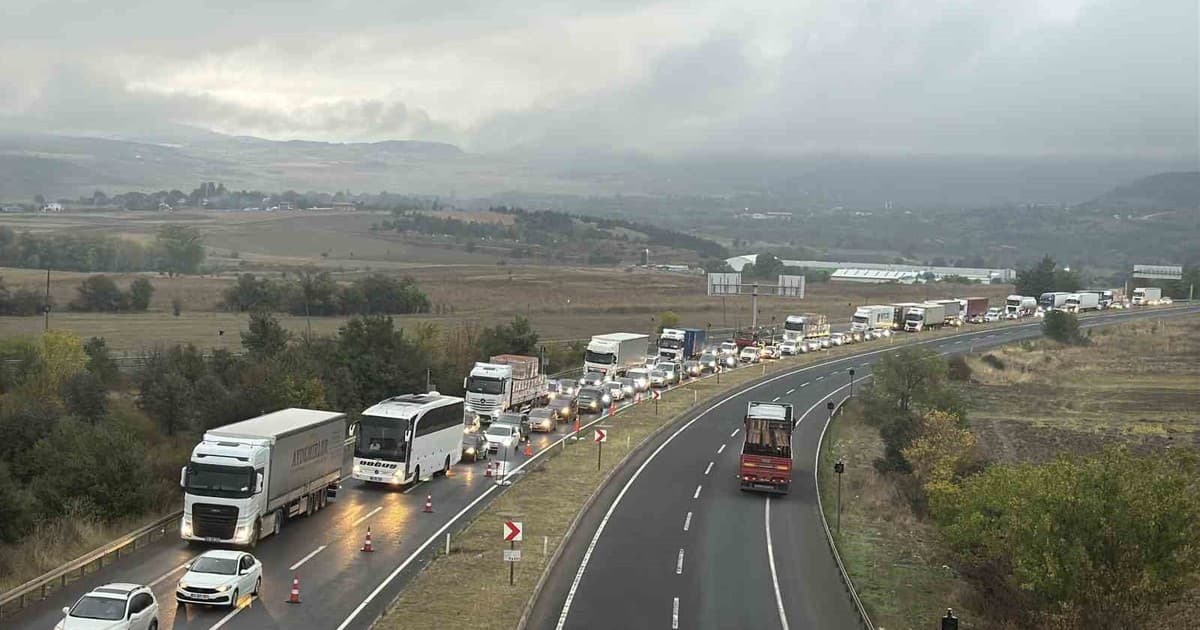Kemikli rampalarındaki yol çalışması trafiği tek yönlü durma noktasına getirdi