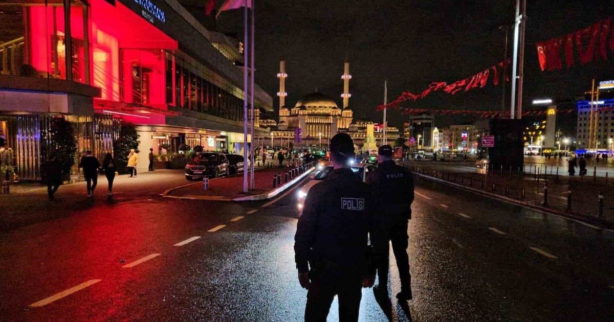 İstanbul Taksim’de ’Huzur İstanbul’ denetimi