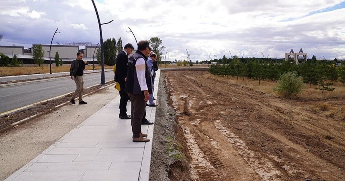 Kampüs yerleşkesindeki çalışmalar Rektör Çakmak tarafından incelendi