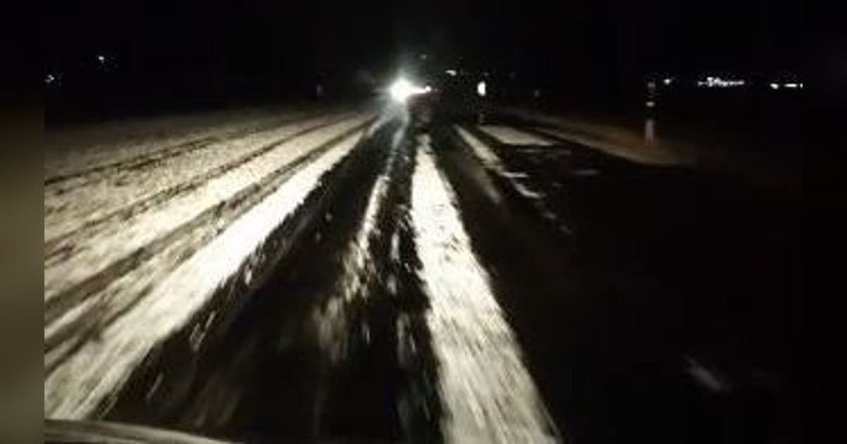 Ardahan’da dolu yağışı: Yollar beyaza büründü