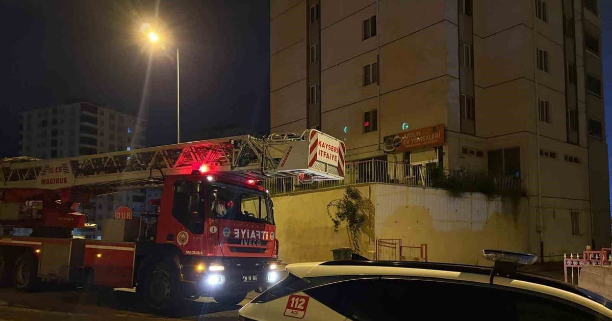 Kayseri’de 10 katlı binada yangın paniği