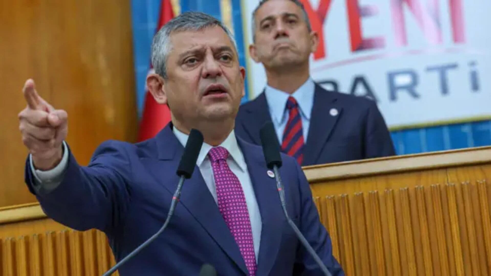 Eski CHP’nin hayaleti