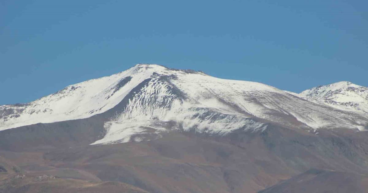 Erzincan’ın yüksek kesimleri mevsimin ilk karıyla beyaza büründü