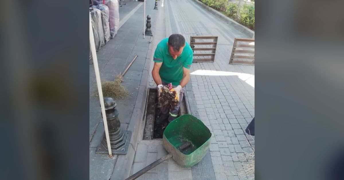 Germencik’te yağış sezonu öncesi mazgallar temizleniyor