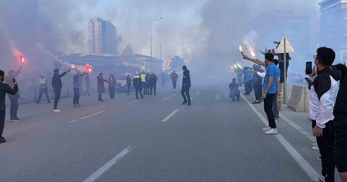 Konya’da Filistin Milli Takımı’na meşaleli karşılama