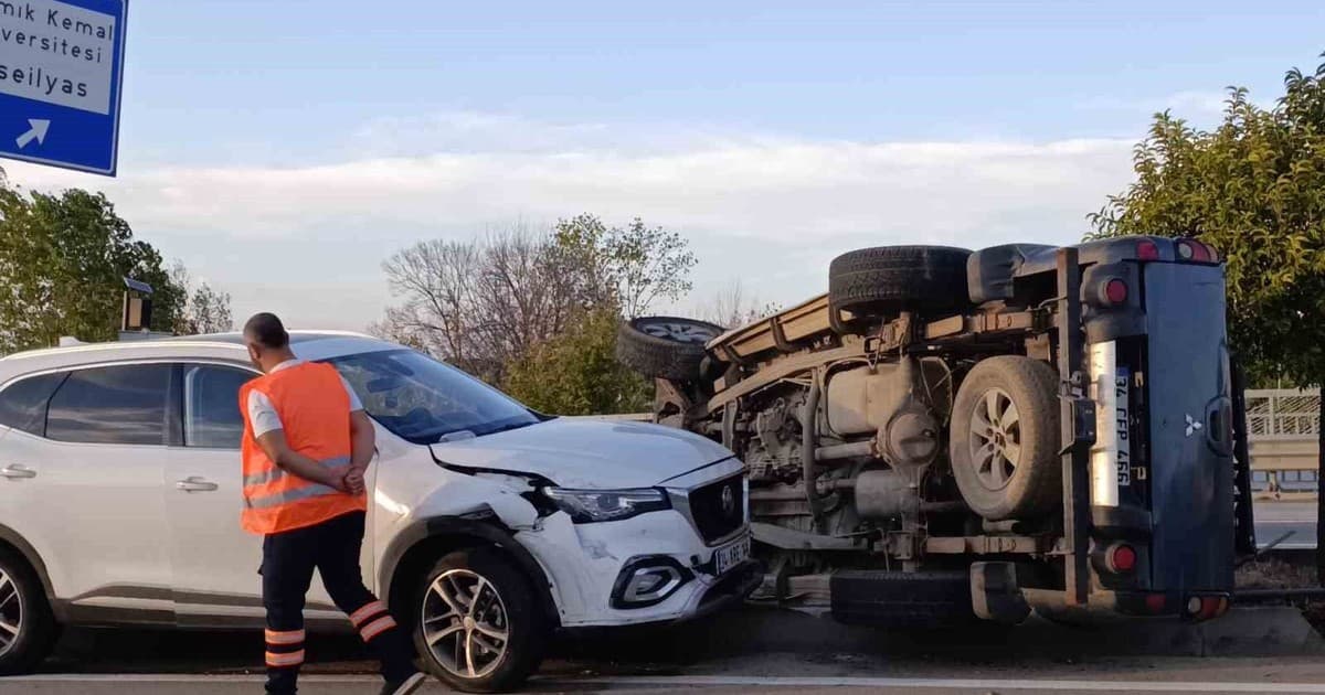 Kaçırdığı araçla önce yayaya, sonra 2 araca çarpan sürücü yakalanmaktan kurtulamadı