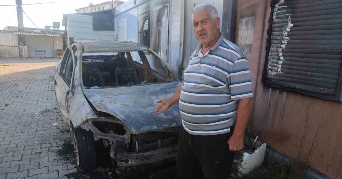 Depremzede vatandaş, camını kaldırım taşıyla kırdıkları otomobilini çalıştırırken yaktıklarını iddia etti