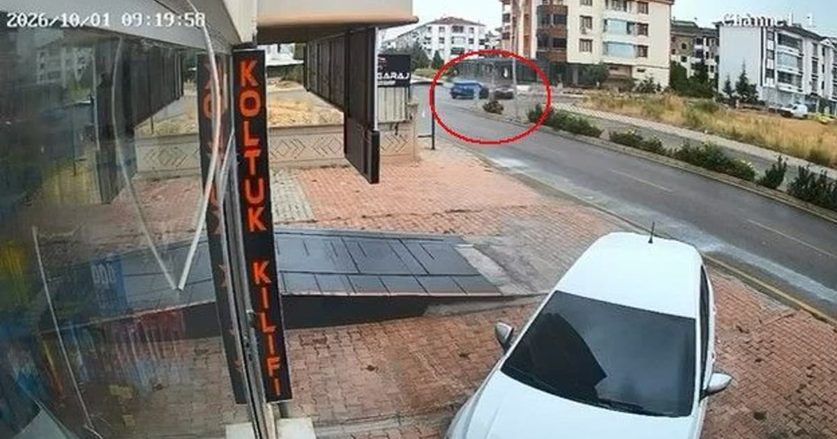 Elazığ'da İki Otomobil Çarpıştı: 3 Yaralı Kamerada