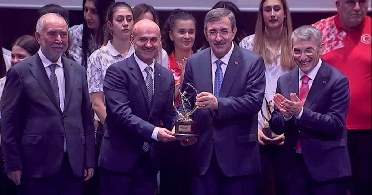 Diyarbakır’ın Asırlık Markası Sıtkı Usta’ya Spora Katkı Ödülü