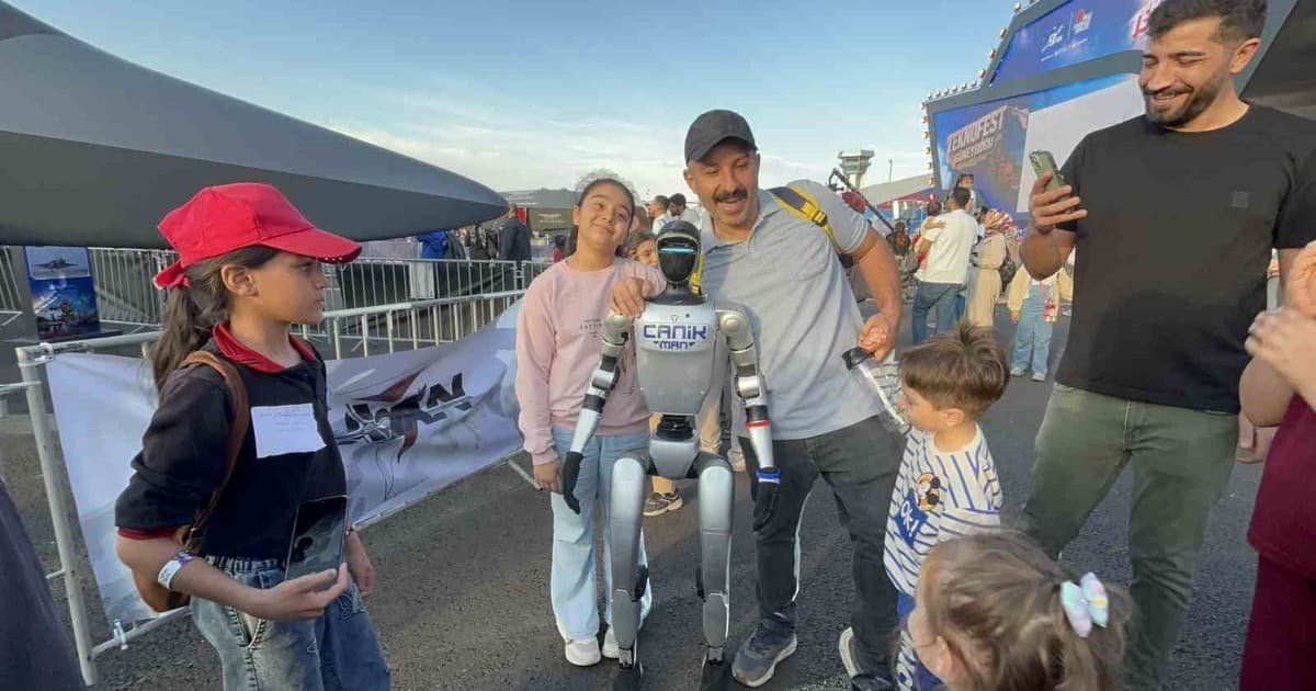 TEKNOFEST Güneydoğu'da İnsansı Robot Canikman'a Büyük İlgi