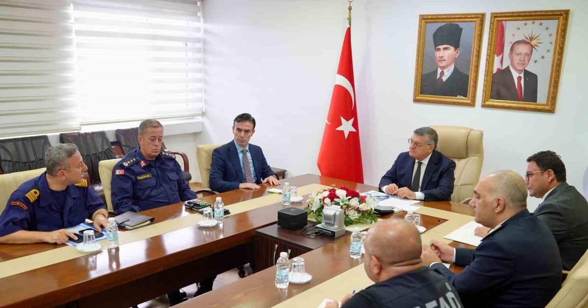 Sinop'ta Denize Düşen Polis Memuru İçin Geniş Çaplı Arama Çalışması Devam Ediyor
