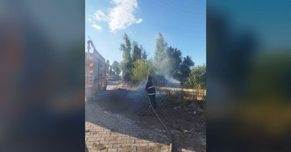 Gevaş'ta Çıkan Örtü Yangını İtfaiyenin Müdahalesiyle Söndürüldü