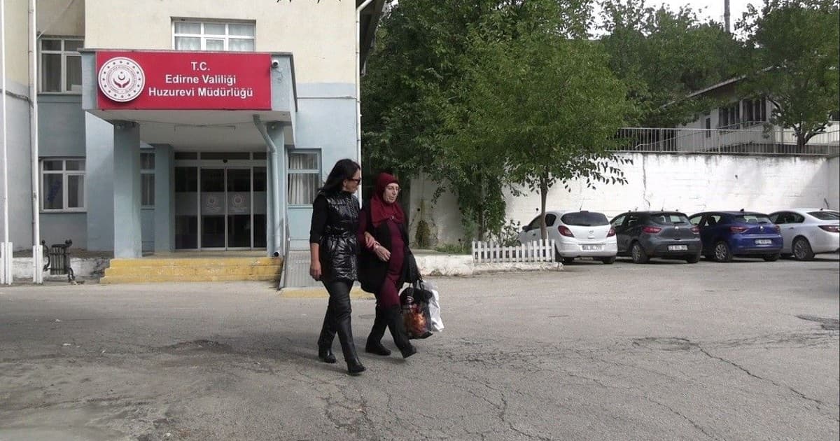 Huzurevi Sakini Asiye Kaçar Yaşlılar Günü'nde Doğduğu Köye Ziyarette Bulundu