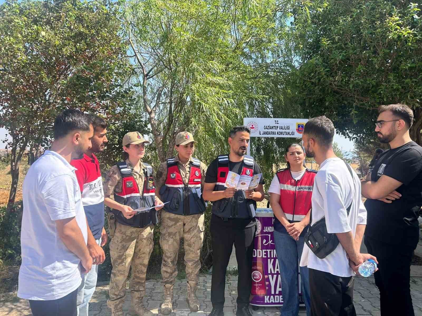 Jandarmadan Üniversite Öğrencilerine Bilinçlendirme Eğitimi
