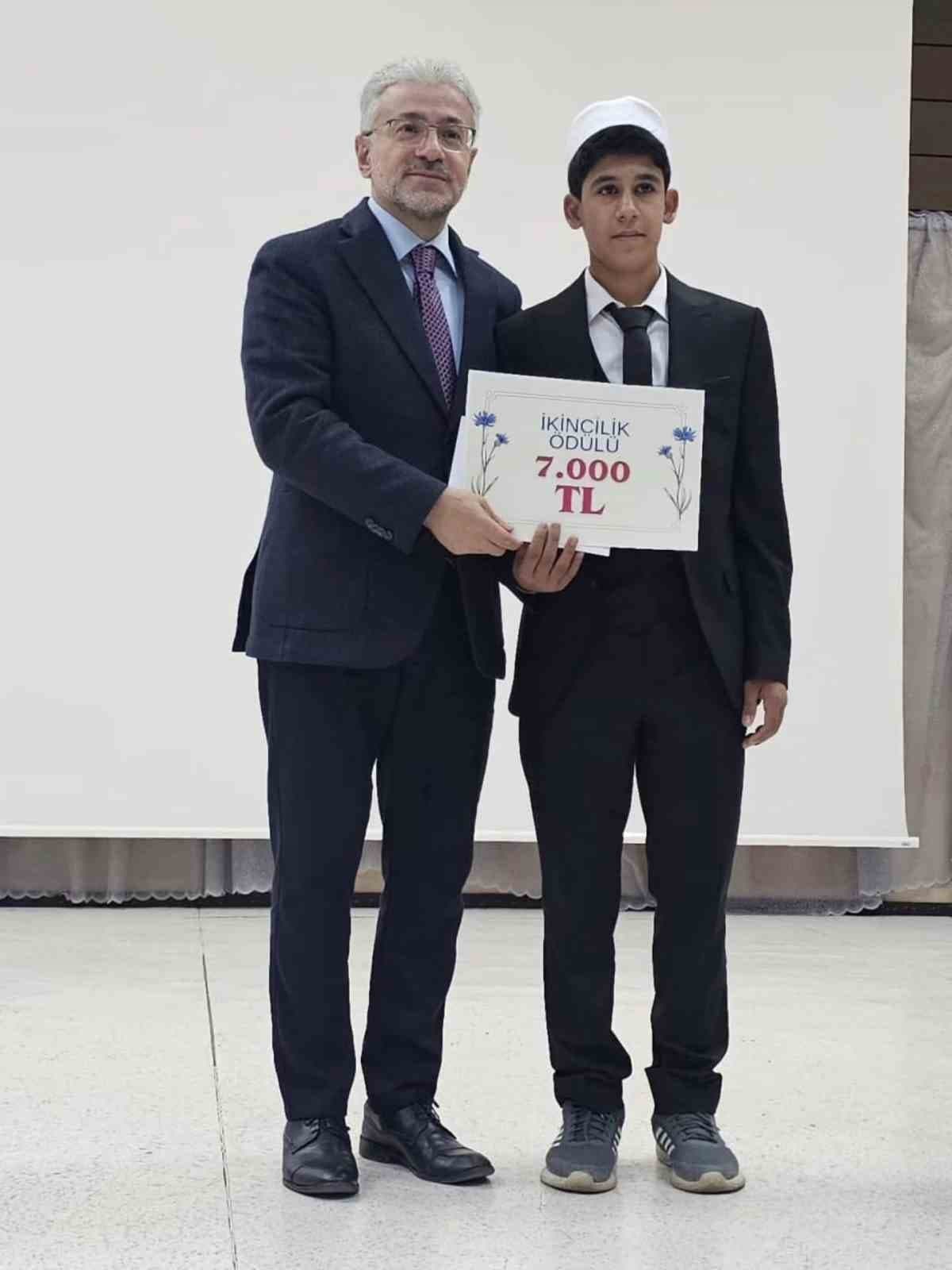Ahlatlı Mehmet Emin Deniz Bölge Hafızlık Yarışmasında İkinci Oldu