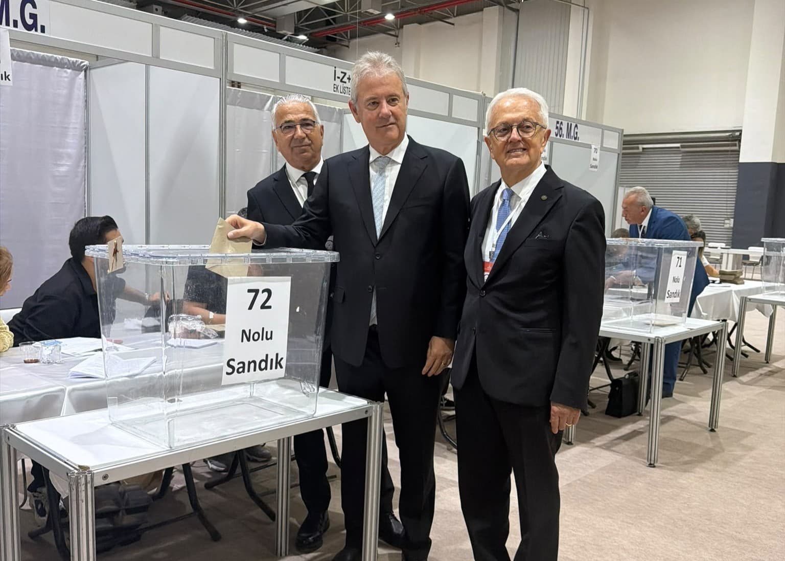 İzmir Ticaret Odası'nda Sandıklar Kuruldu: Yeni Dönem Seçimleri Başladı
