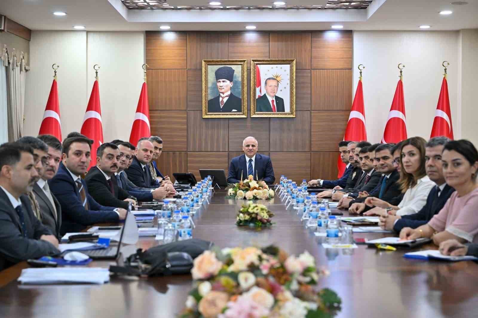Diyarbakır'da Eğitim Kurumlarında Güvenlik Önlemleri Masaya Yatırıldı