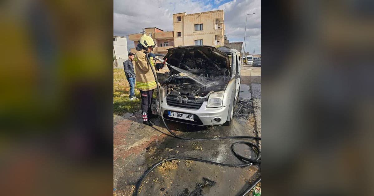 Nusaybin'de Park Halindeki Araç Alev Alev Yandı